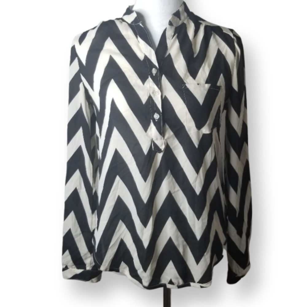 🦋B_Envied Black & Beige Striped Top